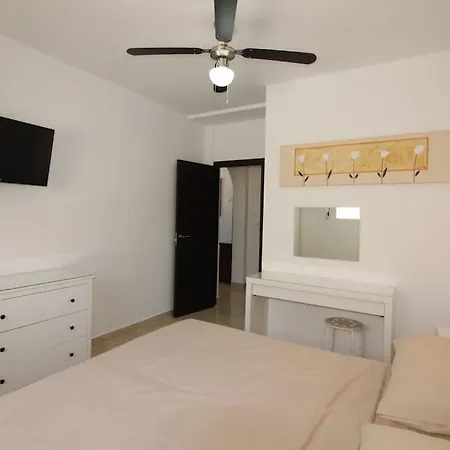 5 Bedroom, Luxury - Heated Pool Villa Villamartin (Valencia)