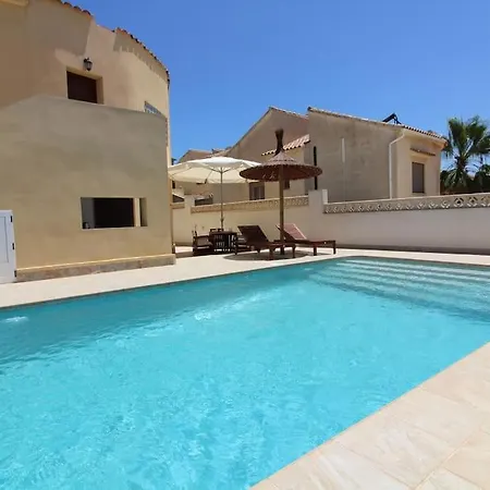 4 Bedroom, Luxury - Heated Pool Villamartin (Valencia)