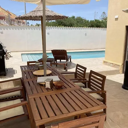 4 Bedroom, Luxury - Heated Pool Villa Villamartin (Valencia)