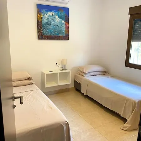 4 Bedroom, Luxury - Heated Pool Villa Villamartin (Valencia)