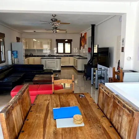 Villa 4 Bedroom, Luxury - Heated Pool Villamartin (Valencia)