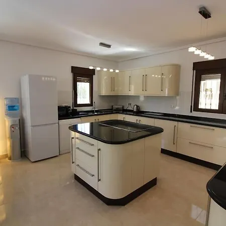 4 Bedroom, Luxury - Heated Pool Villamartin (Valencia)