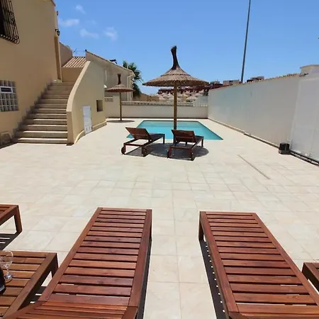 4 Bedroom, Luxury - Heated Pool Villamartin (Valencia)